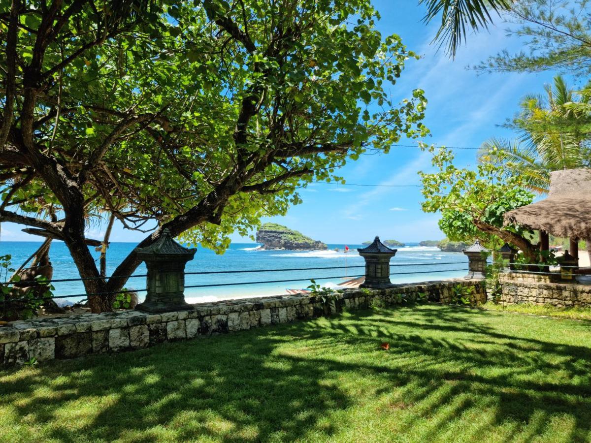 Istana Ombak Eco Resort Pacitan Exterior photo