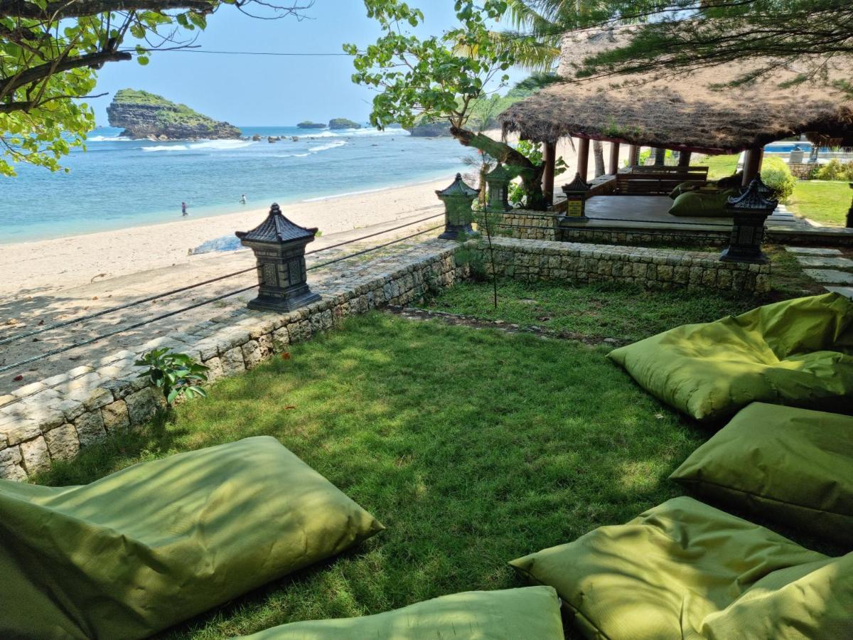 Istana Ombak Eco Resort Pacitan Exterior photo