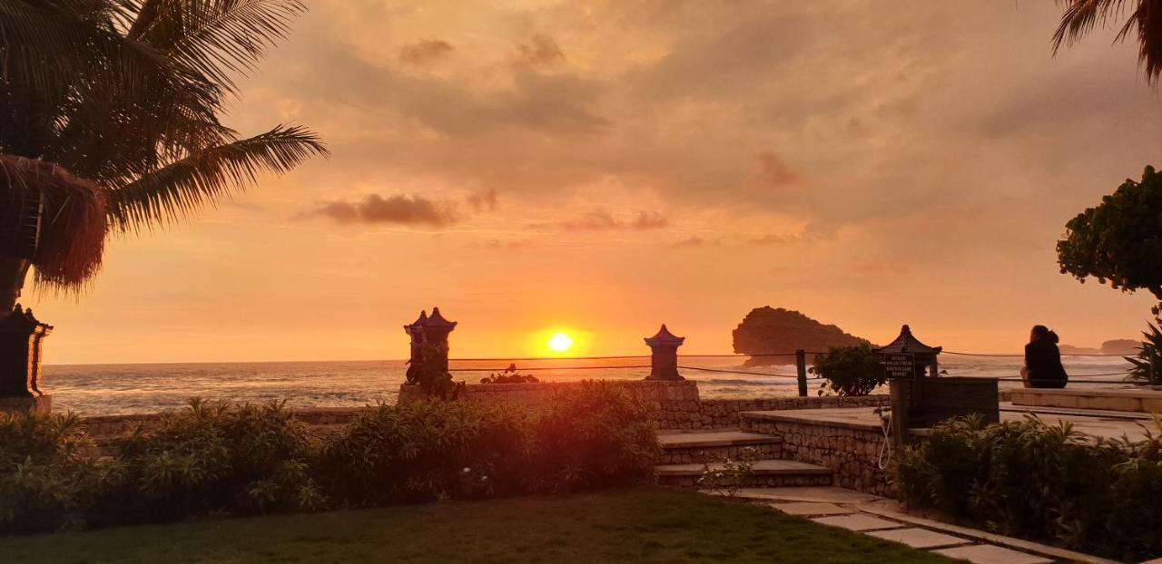 Istana Ombak Eco Resort Pacitan Exterior photo