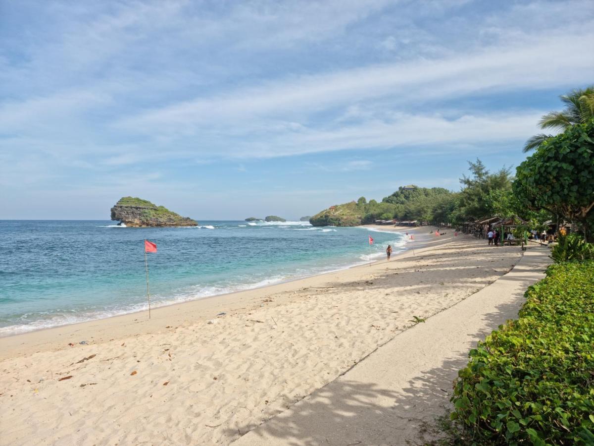 Istana Ombak Eco Resort Pacitan Exterior photo