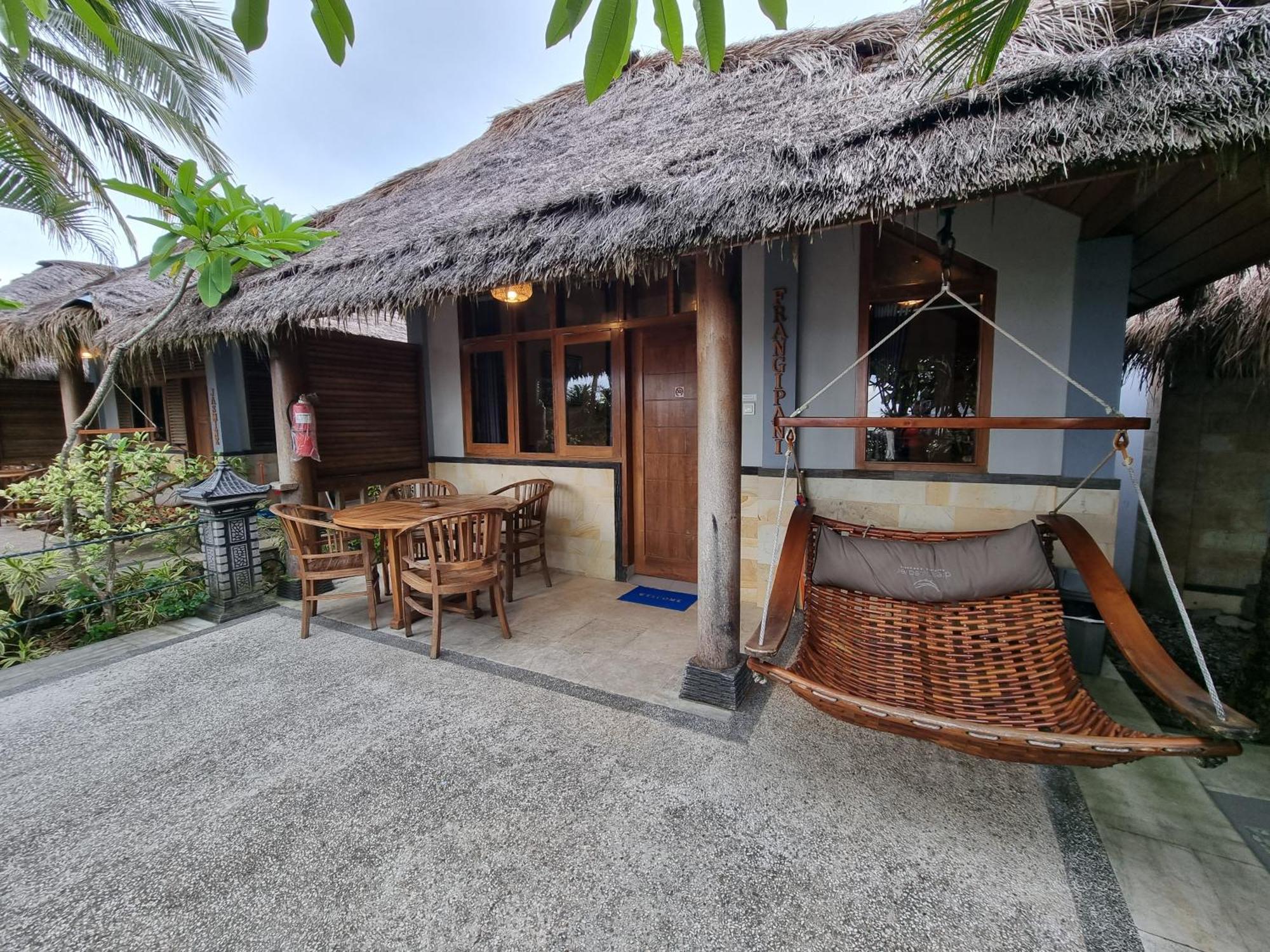 Istana Ombak Eco Resort Pacitan Exterior photo