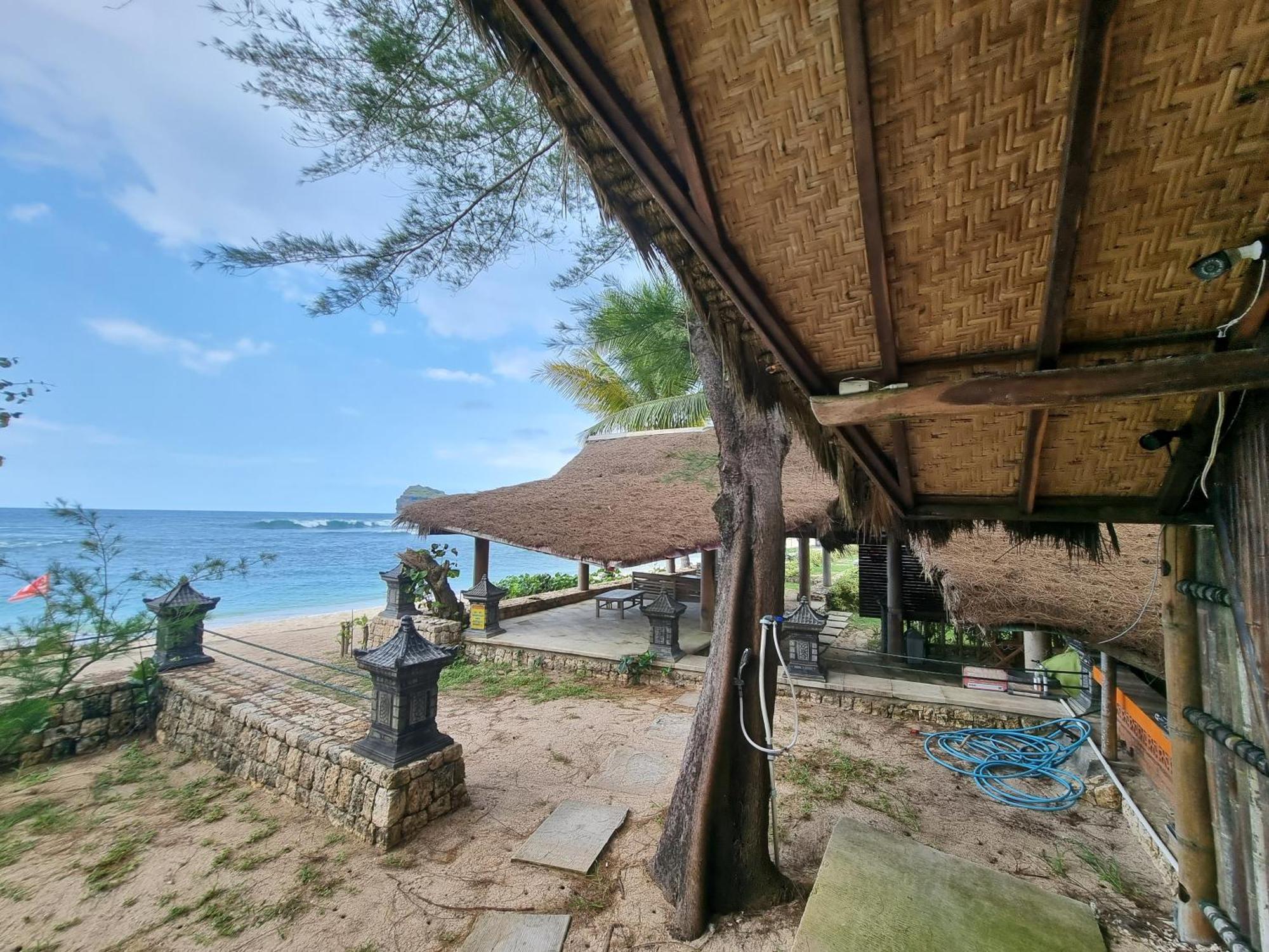 Istana Ombak Eco Resort Pacitan Exterior photo