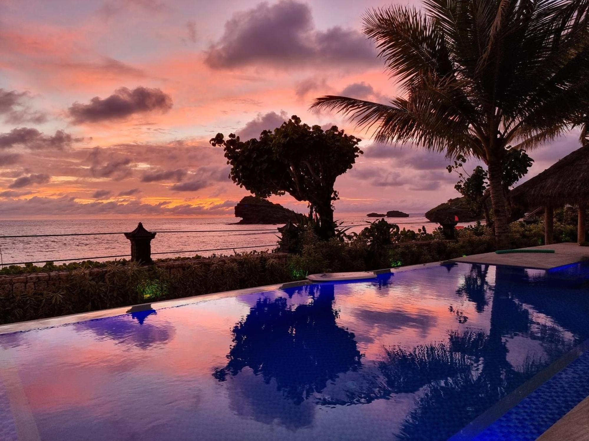 Istana Ombak Eco Resort Pacitan Exterior photo