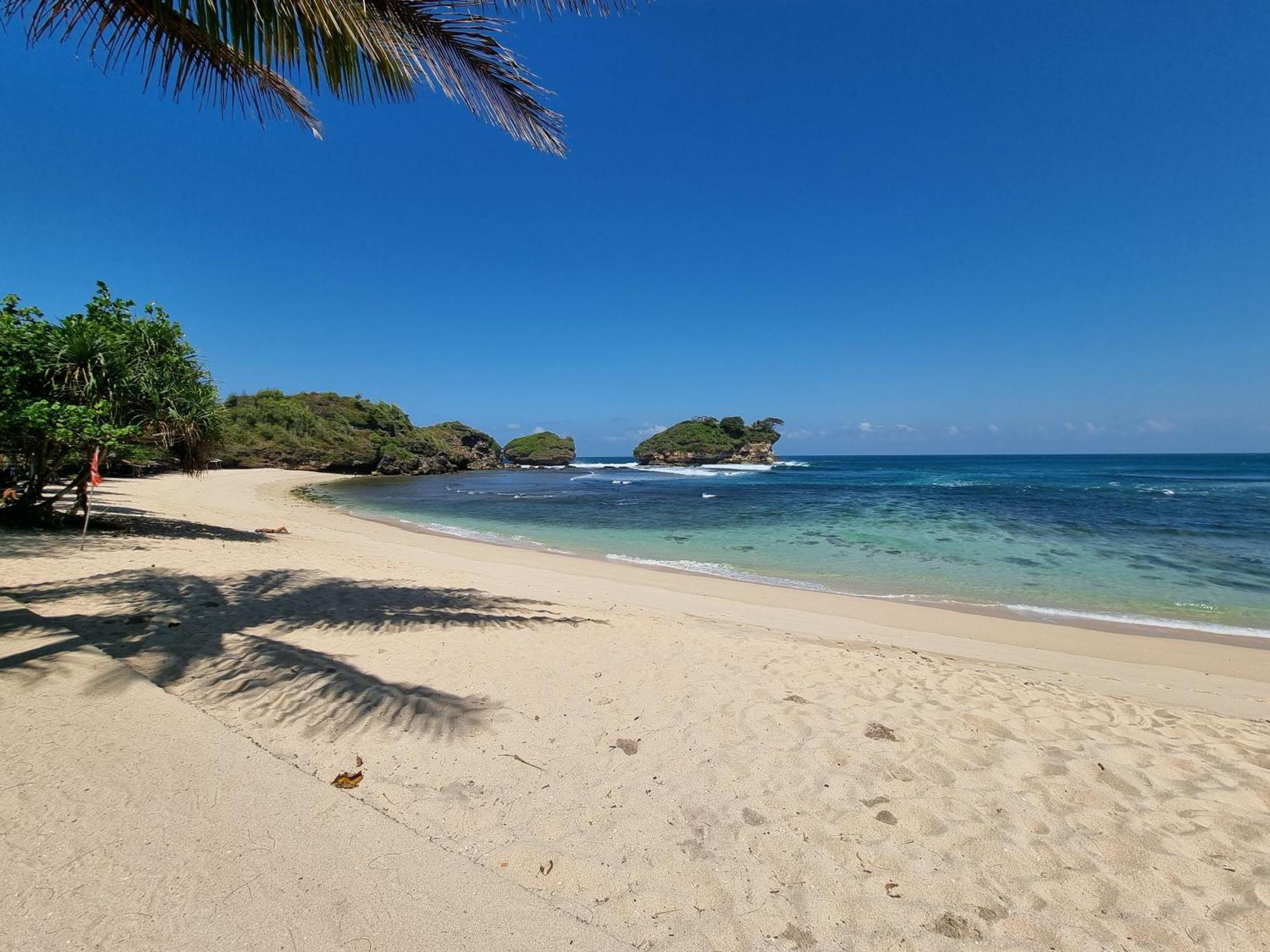 Istana Ombak Eco Resort Pacitan Exterior photo